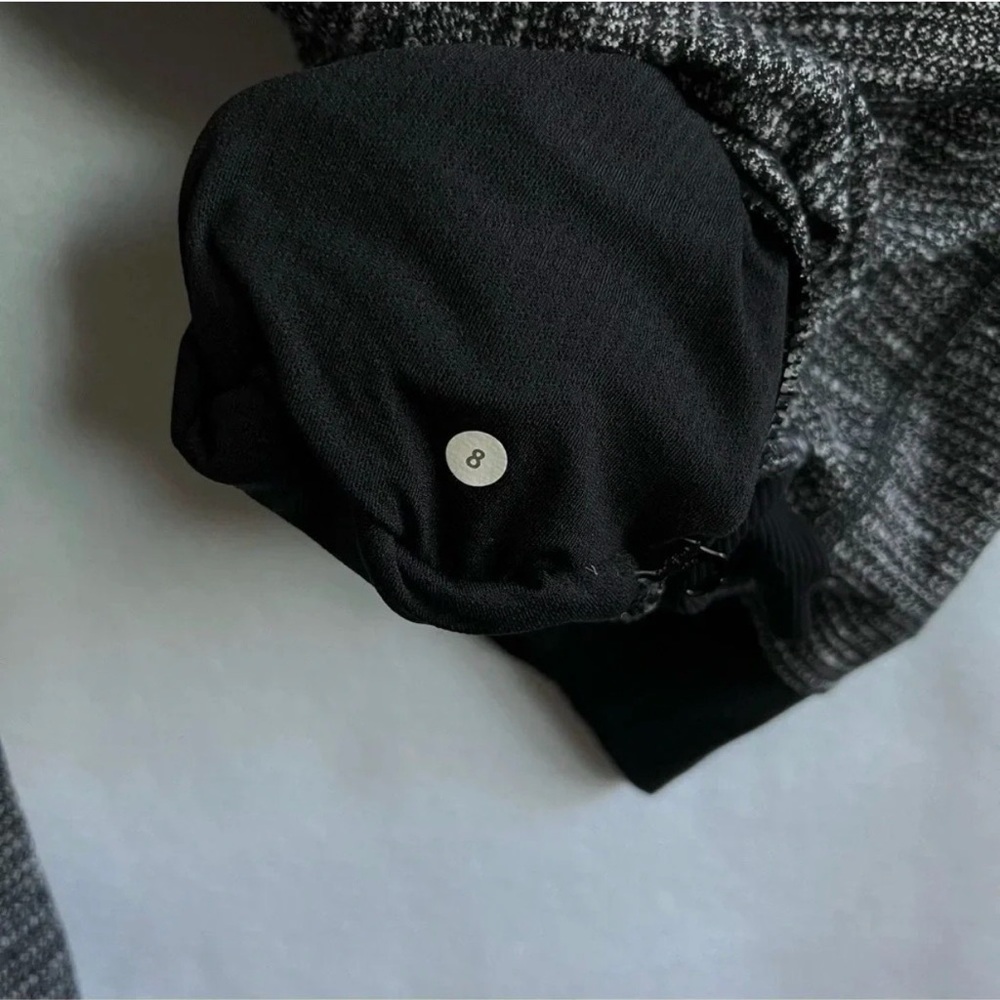 EUC Lululemon Be Present Jacket Coco Pique Black Size 8 Thumbholes Zip Closure - Picture 14 of 14